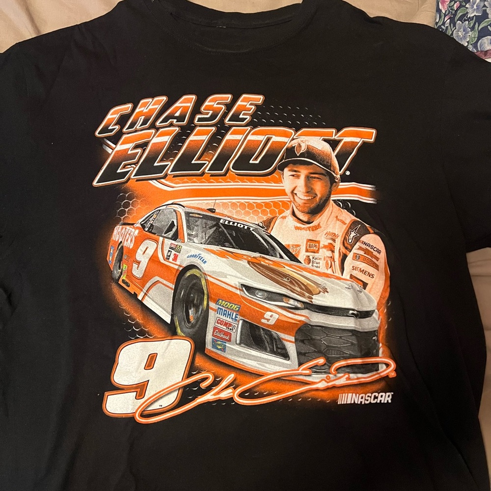 Chase Elliott Hooters NASCAR shirt